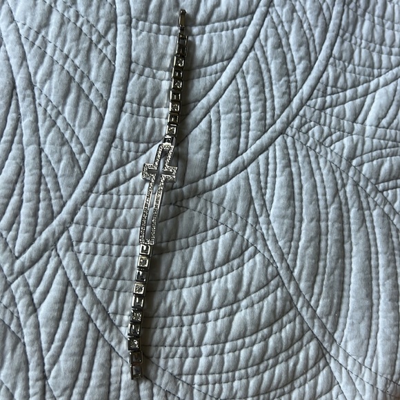 Cross bracelet - Picture 3 of 5